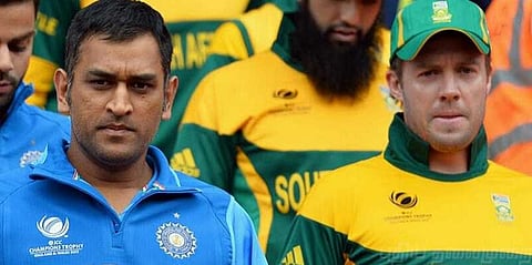 “80 வயதானாலும் தோனி என் அணியில் ஆடுவார்”- டிவில்லியர்ஸ் நெகிழ்ச்சி