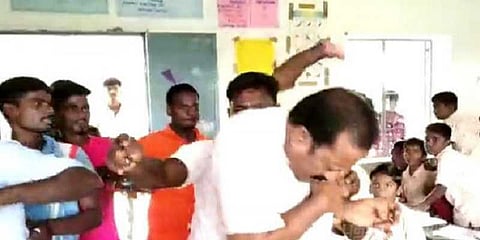 பொதுமக்களிடம் தர்ம அடி வாங்கிய ஆசிரியர் போக்சோவில் கைது