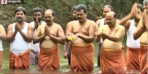 குற்றாலத்தில் டிடிவி ஆதரவு எம்எல்ஏக்கள் வேறு விடுதிக்கு மாற்றம்