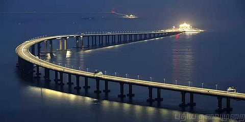 மக்கள் பயன்பாட்டிற்கு வந்த 55கிமீ சீனா கடல் பாலம்!