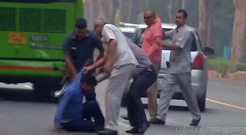 அலோக் வர்மா வீட்டின் அருகே சுற்றித்திரிந்த அந்த நாலு பேர் யார்?