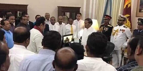 இலங்கை அரசியலில் அதிரடி மாற்றம் - பிரதமரானார் ராஜபக்சே !