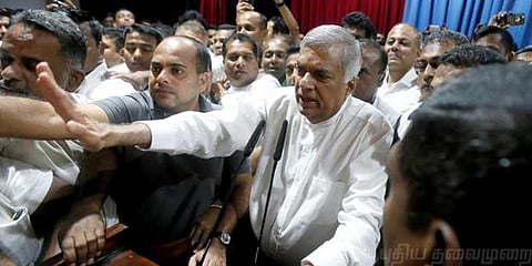 ரணிலின் பாதுகாப்பு வாபஸ்: நாளை பதவி ஏற்கிறது மகிந்த அமைச்சரவை?