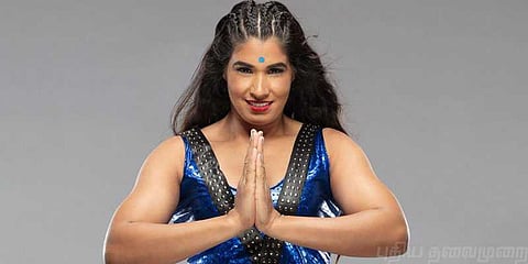 WWE வரலாற்றில் முதல் முறையாக அசத்த காத்திருக்கும் இந்தியப் பெண் !