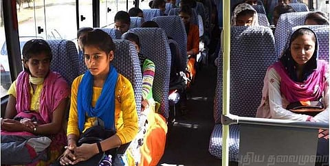 “50 ஹேமலதாக்கள் எங்களுடன்”- கல்லூரி மாணவிகளுக்காக பேருந்து வாங்கிய தம்பதி..!