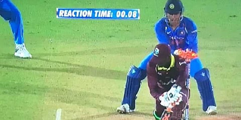 ஸ்டம்பிங்கில் தெறிக்கவிட்ட தோனி - மிரண்டு போன ஜடேஜா !(வீடியோ)