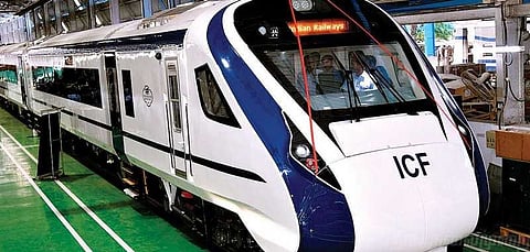 என்ஜின் இல்லாத இந்தியாவின் அதிவேக ரயில்..! சென்னையில் அறிமுகம்..!