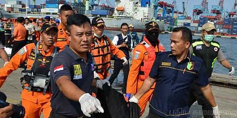 இந்தோனேஷிய விமான விபத்து: 24 உடல்கள் மீட்பு