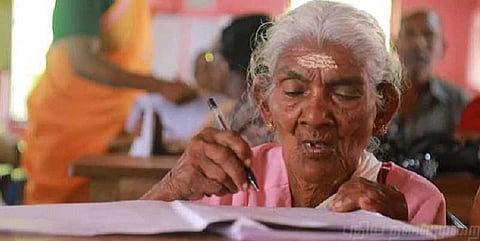 “96 வயதில் 98 சதவீதம் மார்க்” - கேரளாவில் அசத்தும் கார்த்தியாயினி அம்மா