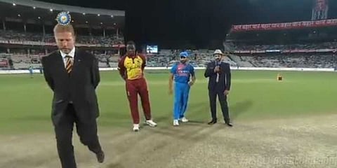 டாஸ் வென்றது இந்தியா : பந்துவீச தீர்மானம்