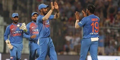 இந்திய பந்துவீச்சில் சுருண்டது வெஸ்ட் இண்டீஸ் - 110 இலக்கு