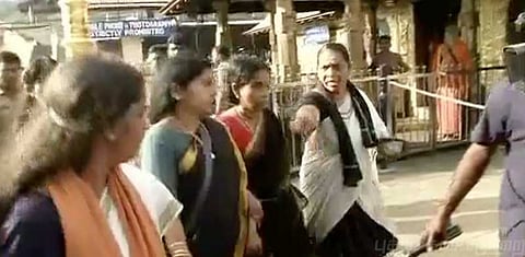 சபரிமலைக்கு பெண் பக்தர் வந்ததால் சலசலப்பு