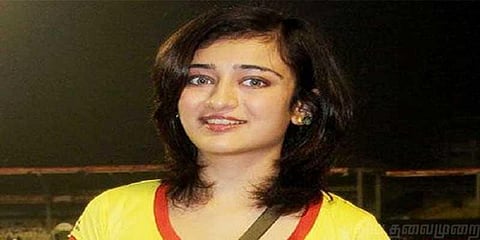 மும்பை போலீஸில் அக்ஷராஹாசன் புகார்