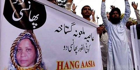 சிறையில் இருந்து ஆசியா பீபி விடுதலை: பாக்.கில் இருந்து வெளியேற்றம்!