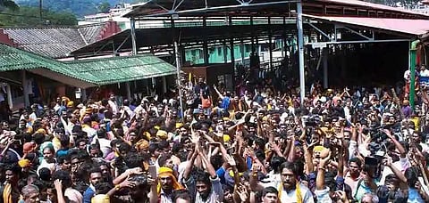 சபரிமலைக்கு சென்ற 7300 பேரில் வெறும் 200 பேரே உண்மையான பக்தர்கள் !