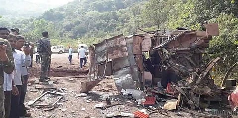 நக்சலைட்டுகள் வெடிகுண்டு தாக்குதல் - சத்தீஷ்கரில் 5 பேர் பலி