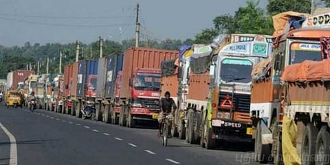 டெல்லியில் கனரக வாகனங்களுக்கு இன்று முதல் தடை