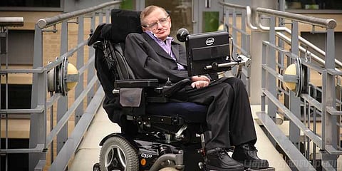 மறைந்த ஸ்டீபன் ஹாக்கிங்கின் வீல் சேர் சுமார் 3 கோடிக்கு ஏலம்!