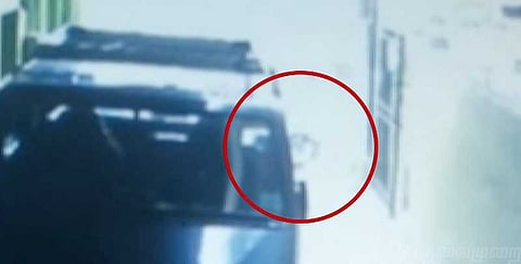 பால்கனி வழியாக தவறி விழுந்த குழந்தை.. மறுபிறவி எடுத்த பரத்..!