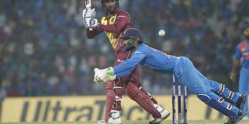 பிராவோ, நிகோலஸ் விளாசல் - இந்தியாவிற்கு 182 இலக்கு