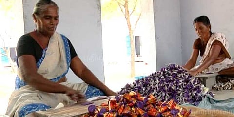 பட்டாசு உற்பத்தியாளர்கள் காலவரையற்ற வேலைநிறுத்தம்