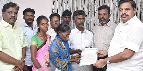 தலைதுண்டித்து கொல்லப்பட்ட சிறுமியின் பெற்றோர் முதல்வருடன் சந்திப்பு