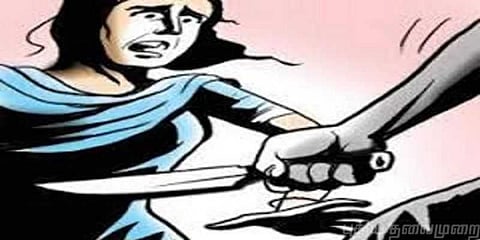 பள்ளிக்குள் புகுந்து மாணவிகளை வெட்டிய நபரை மடக்கிப்பிடித்த மக்கள்