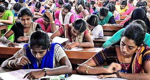 கஜா புயல்.. பல்வேறு பல்கலை.,யில் தேர்வுகள் ஒத்திவைப்பு