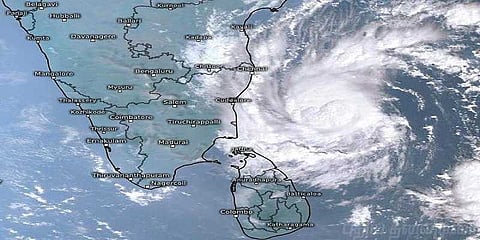 சென்னை, நாகை இடையே ஒரே தொலைவில் கஜா