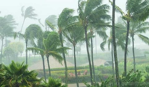 பலத்த காற்று... சென்னை- திருச்சி விமான சேவை பாதிப்பு