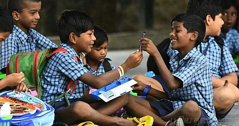 கஜா புயல் பாதிப்பு.. இங்கெல்லாம் இன்று பள்ளி, கல்லூரிகளுக்கு விடுமுறை..!