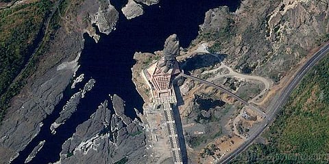 விண்வெளியிலிருந்து தெரிகிறது படேலின் சிலை !