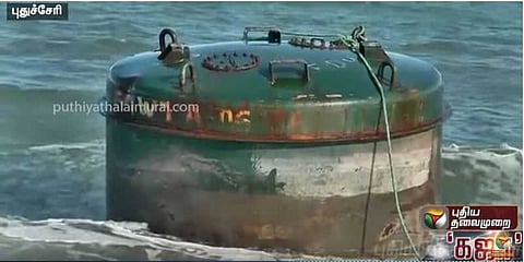 கஜா புயலால் அடித்துவரப்பட்ட மர்ம பொருள் : ஆய்வு செய்யும் அதிகாரிகள்?