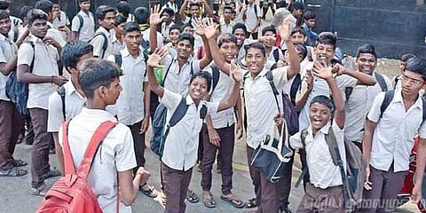 டெல்டா மாவட்டங்களில் நாளை பள்ளிகள் திறப்பு - அமைச்சர் செங்கோட்டையன்