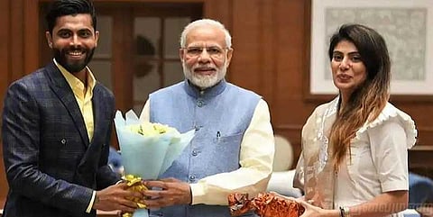 பிரதமர் மோடியுடன் ஜடேஜா, மனைவி ரிவபா சந்திப்பு