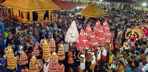 பேஸ்புக் பதிவால் சஸ்பெண்ட் செய்யப்பட்ட தலைமை அர்ச்சகர்