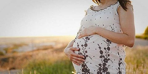 கர்ப்பிணி மனைவியை கணவர் தாக்கியதால் கரு கலைந்ததாக புகார்