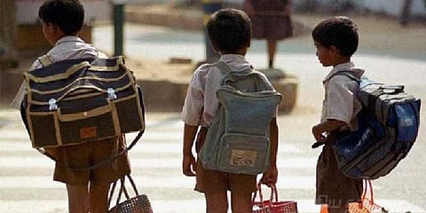 மாணவர்களின் புத்தகப்பை எடை குறித்து மத்திய அரசு சுற்றறிக்கை