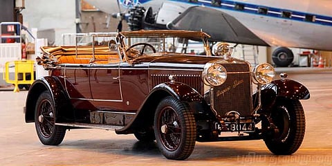 ஏலத்துக்கு வரும் 70 ஆண்டு பழமையான கார்கள்