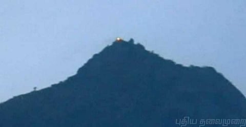 மகா தீபம் அணைந்துவிட்டதாக பரவிய வதந்தி.. வீடுகளில் வழிபட்ட மக்கள்..!