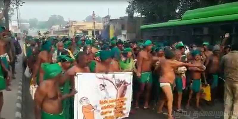 டெல்லியில் தமிழக விவசாயிகள் அரை நிர்வாணத்துடன் ஊர்வலம்