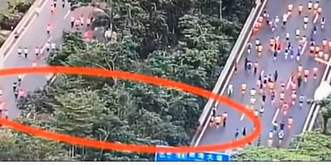 மாரத்தான் போட்டி : ரோட்டின் குறுக்கே புகுந்து ஓடிய 258 பேர் நீக்கம்