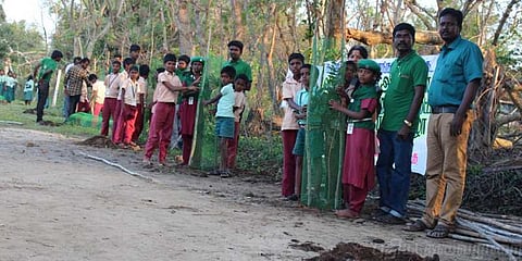 மரங்கள் சாய்ந்தால் என்ன ? மீண்டும் பாலைவனத்தை சோலைவனமாக மாற்றும் முயற்சி