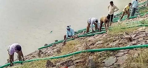 ஹெச்ஐவி பாசிட்டிவ் இளம்பெண் தற்கொலை... 23 ஏக்கர் ஏரி நீர் வெளியேற்றம்..!