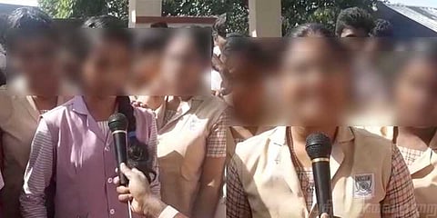 அரசு பள்ளியில் பாலியல் தொல்லை : மாணவிகள் போராட்டம்