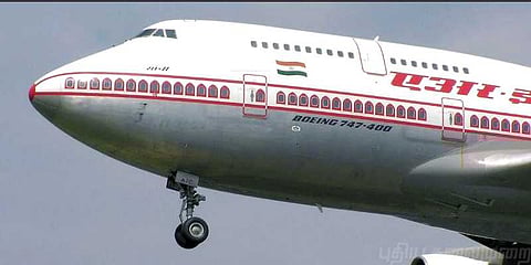 ஹாங்காங்கில் விபத்தில் தப்பிய விமானம்: ஏர் இந்தியா விமானிகள் நீக்கம்!