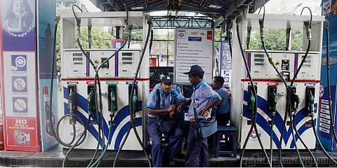 உற்பத்தியை குறைக்க திட்டம் ! உயரவுள்ள பெட்ரோல் டீசல் விலை