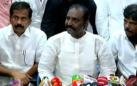 “இது சர்வதேச சட்டம்; கர்நாடகா மதிக்கிறதா?” - வைரமுத்து கேள்வி