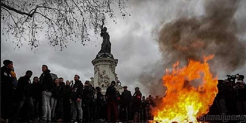 பிரான்ஸில் தொடரும் ஆர்ப்பாட்டங்கள்.. தலைநகரில் குவிந்த 5000 பேர்