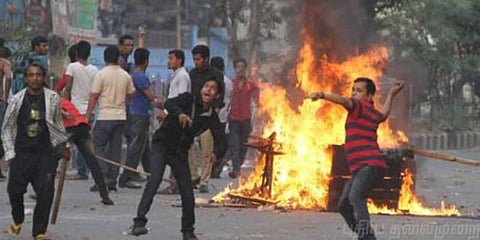 வங்கதேசத்தில் வெடித்தது அரசியல் வன்முறை : 2 பேர் பலி, பலர் படுகாயம்